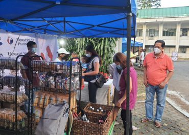 Support local: UPLB Ugnayan ng Pahinungód partner communities at the Trade Fair
